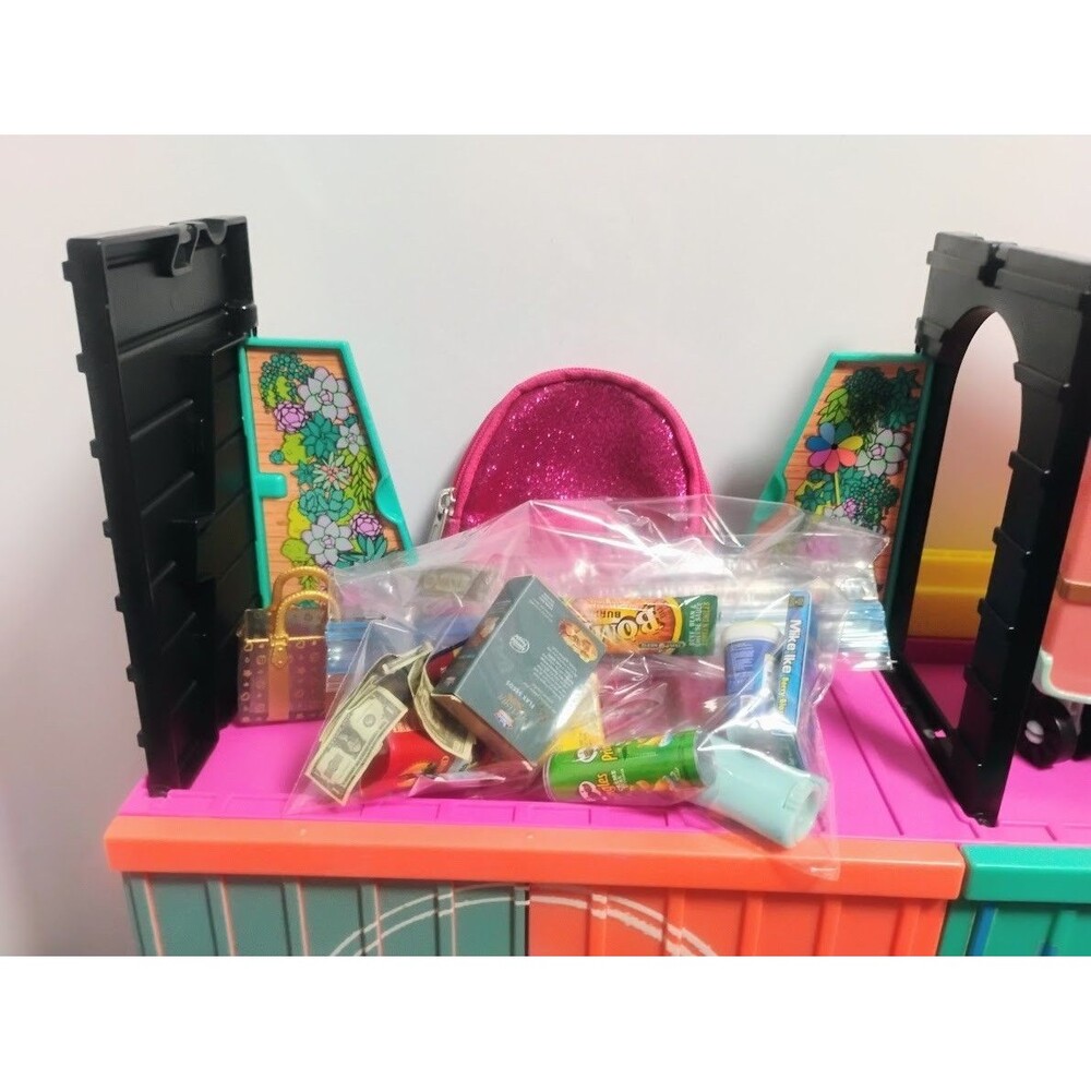 MASSIVE MGA ENTERTAINMENT LOL SURPISE DOLL CLUBHOUSE PLAYSET ACCESSORY LOT - Picture 7 of 9